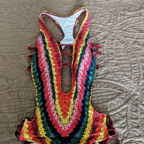 Sexy One Piece Bikini - Picture 2 of 7